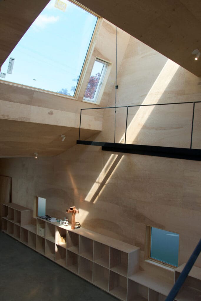 202406_Construction-Interior-Light-Monitor-scaled